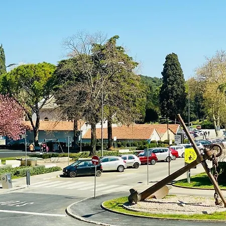 Castropola Center بولا