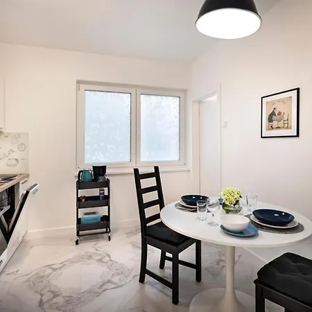 アパート Castropola City Center Apartment